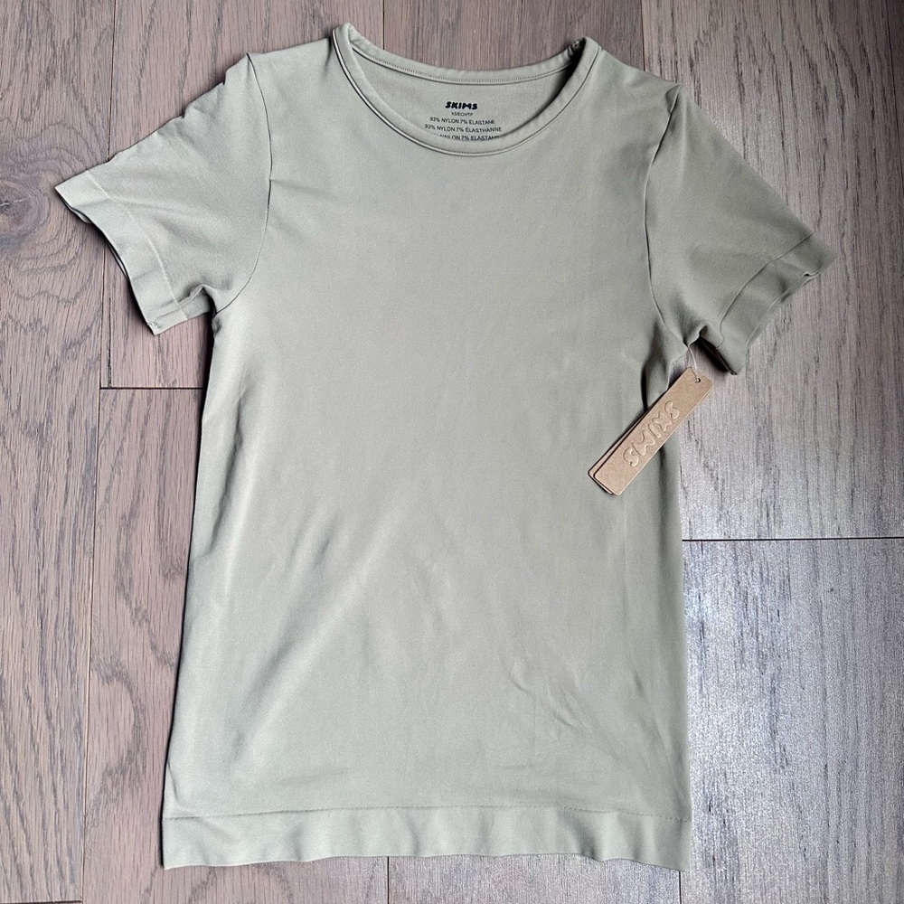 SKIMS Soft Smoothing Seamless Short-Sleeve T-Shirt SIZE XS - Picture 4 of 9